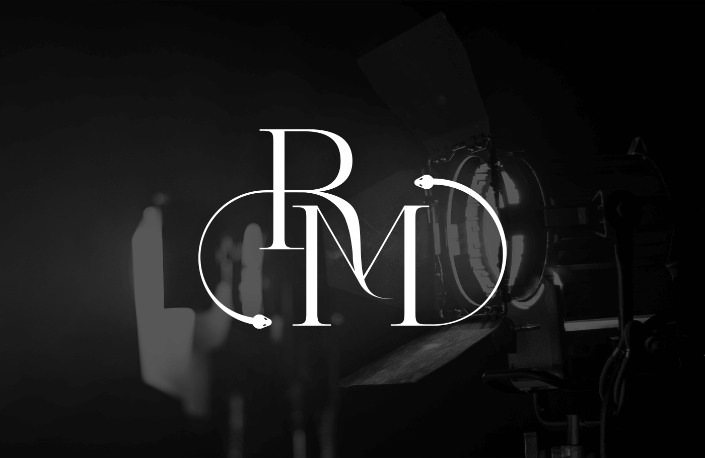 diseño_logo_Creatiwa_Realismo_Magico de trabajo 1